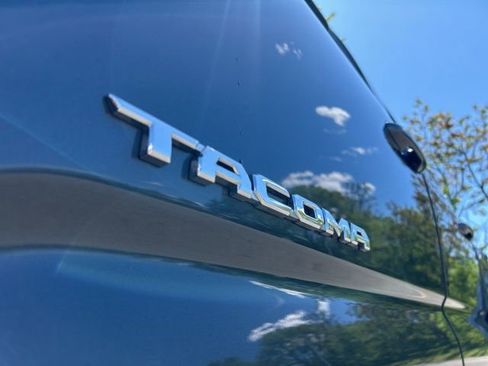 Used 2023 Toyota Tacoma SR5 AWD/4WD image 36
