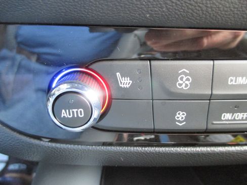 Used 2024 Buick Enclave Essence w/ Sport Touring Edition image 24