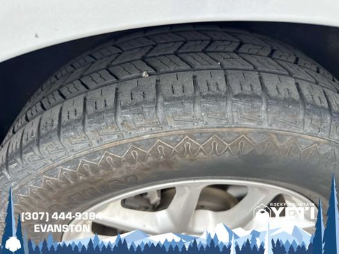 Used 2023 Chrysler Pacifica Touring-L FWD image 17