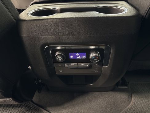 Used 2025 GMC Yukon XL Denali image 34