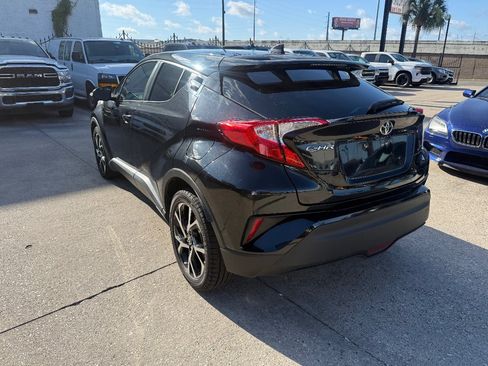 Used 2018 Toyota C-HR XLE FWD image 6