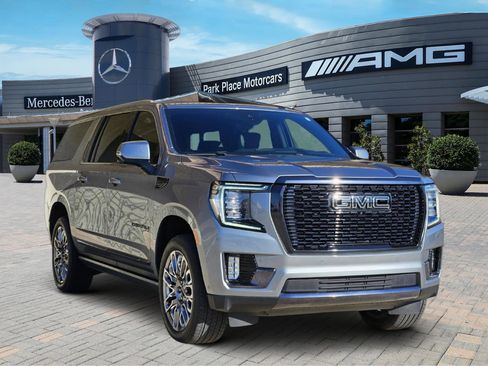 Used 2023 GMC Yukon XL Denali Ultimate image 2