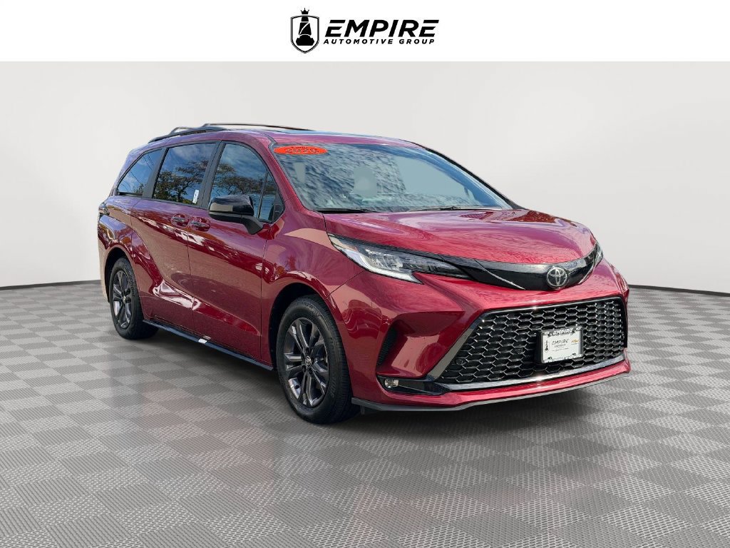 Used 2026 Toyota Sienna XSE AWD/4WD image 1