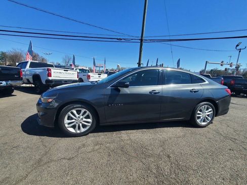 Used 2018 Chevrolet Malibu LT image 2