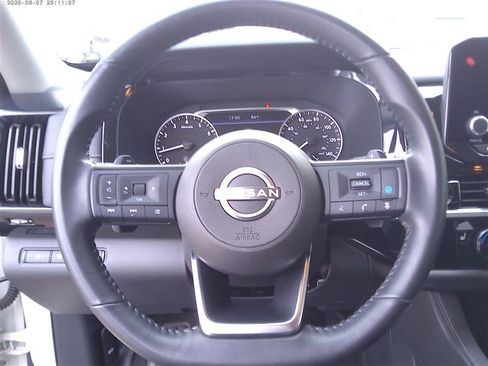 Used 2025 Nissan Pathfinder SV AWD/4WD image 13