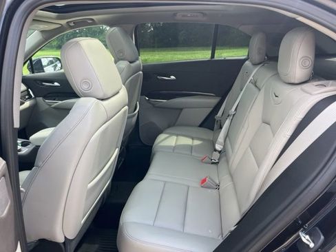 Used 2023 Cadillac XT4 Premium Luxury FWD image 34