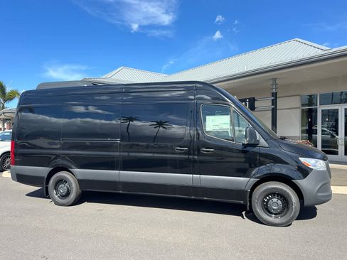 New 2025 Mercedes-Benz Sprinter 2500 image 3
