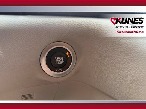 Used 2023 Chrysler Pacifica Touring-L FWD image 31