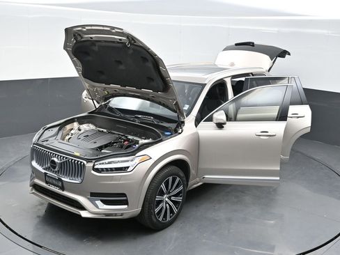 Used 2024 Volvo XC90 B5 Core image 30