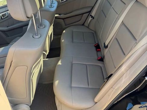 Used 2010 Mercedes-Benz E 350 4MATIC Sedan image 14