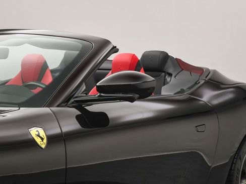 Used 2024 Ferrari Roma Spider image 11