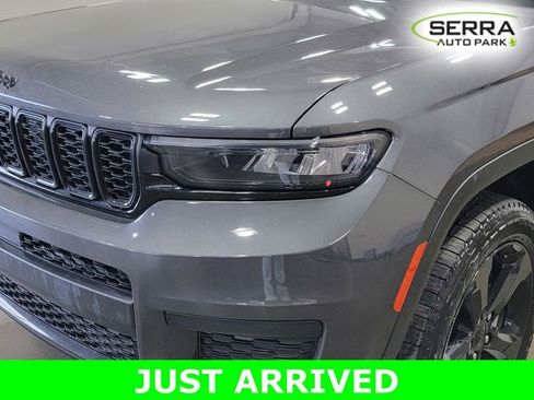 Used 2022 Jeep Grand Cherokee L Laredo image 9