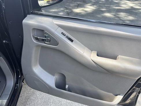 Used 2011 Nissan Frontier SV RWD image 25