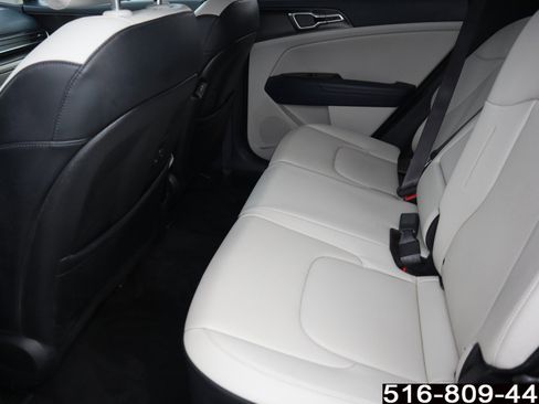 Used 2023 Kia Sportage EX image 18