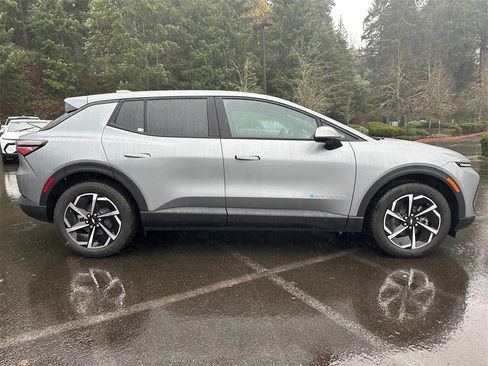 New 2026 Chevrolet Equinox EV LT image 6