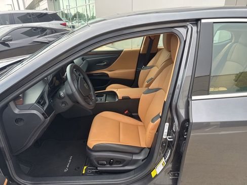 Used 2025 Lexus ES 350 w/ Premium Package FWD image 3