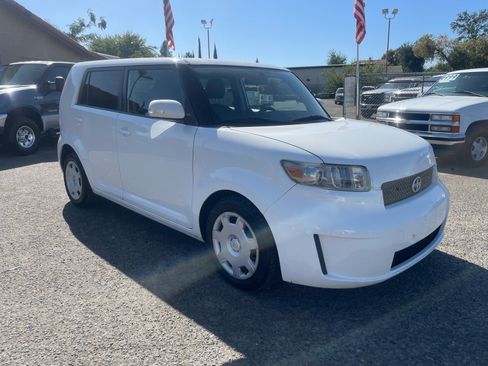 Used 2008 Scion xB FWD image 2