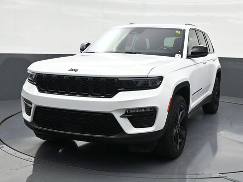 Used 2025 Jeep Grand Cherokee Limited w/ Black Appearance Package RWD image 8
