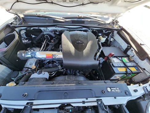 Used 2017 Toyota Tacoma SR w/ Tow Package AWD/4WD image 21