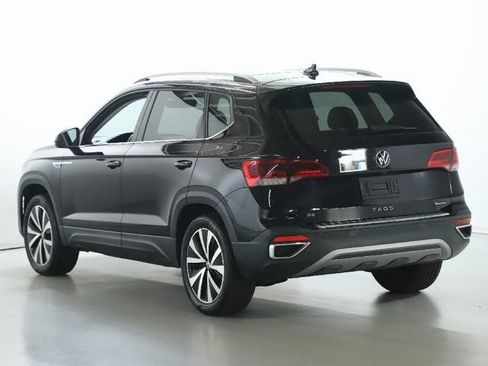 Certified 2022 Volkswagen Taos SE w/ Panoramic Sunroof Package AWD/4WD image 43