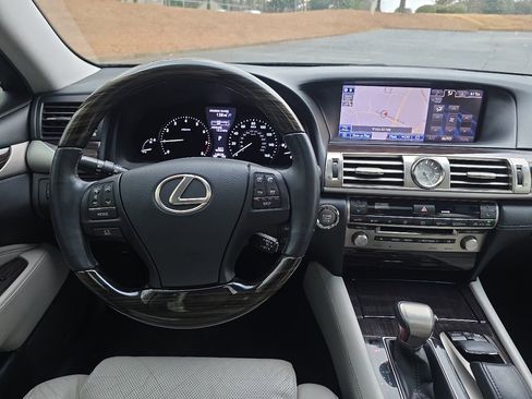 Used 2013 Lexus LS 460 image 33