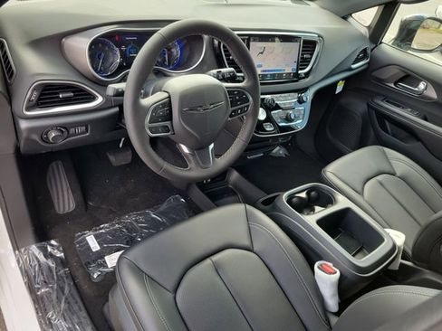 New 2026 Chrysler Voyager LX image 14