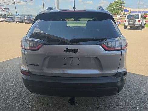 Used 2019 Jeep Cherokee Latitude Plus AWD/4WD image 4