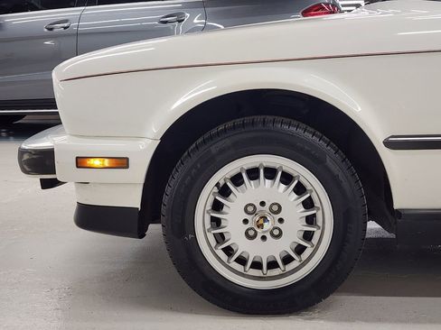 Used 1987 BMW 325i Convertible image 19