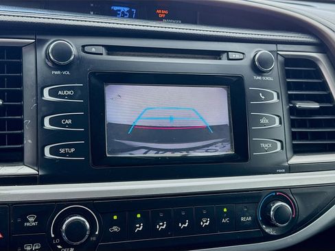 Used 2015 Toyota Highlander LE image 10