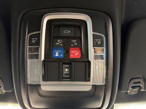 Used 2024 RAM 1500 Laramie AWD/4WD image 27