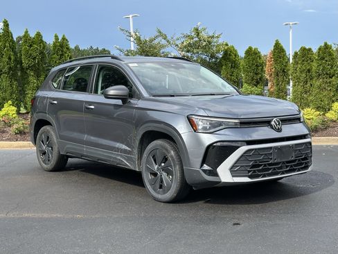 Used 2025 Volkswagen Taos S FWD image 2