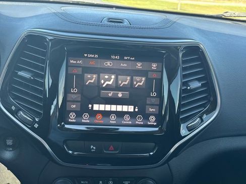Used 2019 Jeep Cherokee Limited AWD/4WD image 19