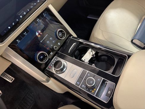 Used 2022 Land Rover Range Rover Westminster Edition image 17