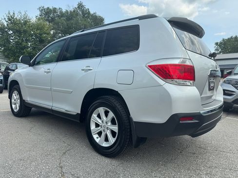 Used 2012 Toyota Highlander SE w/ Tow Pkg AWD/4WD image 7