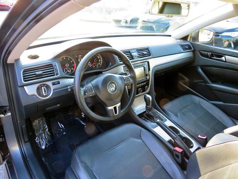 Used 2014 Volkswagen Passat 1.8T SE image 12