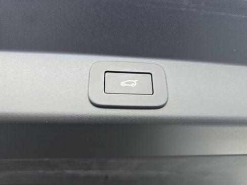 Used 2024 Land Rover Range Rover Sport SE image 13