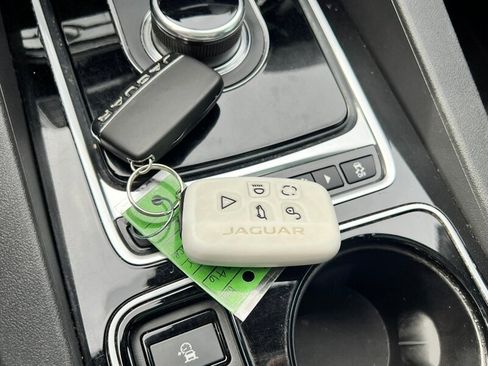 Used 2017 Jaguar F-PACE Prestige image 40