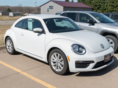 Used 2018 Volkswagen Beetle 2.0T S image 1