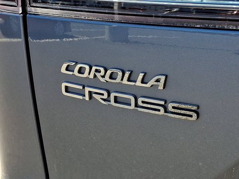 Used 2023 Toyota Corolla Cross XLE w/ Convenience Package AWD/4WD image 32