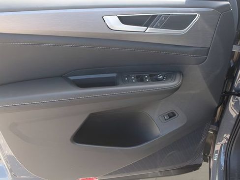 Certified 2026 Volkswagen Atlas Cross Sport SE FWD image 10