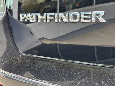 Used 2018 Nissan Pathfinder Platinum AWD/4WD image 9