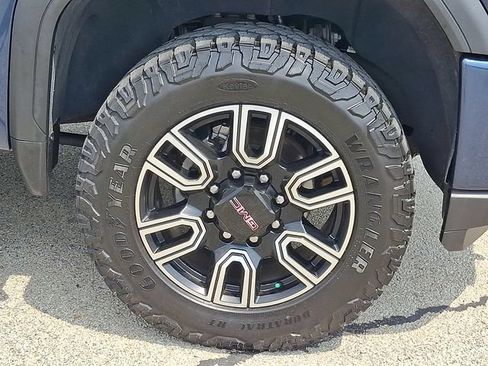 Used 2023 GMC Sierra 2500 AT4 w/ AT4 Preferred Package AWD/4WD image 8