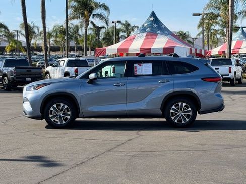 Used 2022 Toyota Highlander XLE FWD image 9