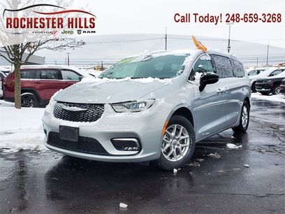 Certified 2024 Chrysler Pacifica Touring-L