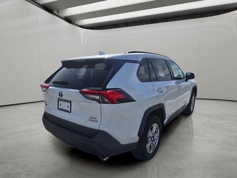 Used 2021 Toyota RAV4 XLE w/ Convenience Package image 5