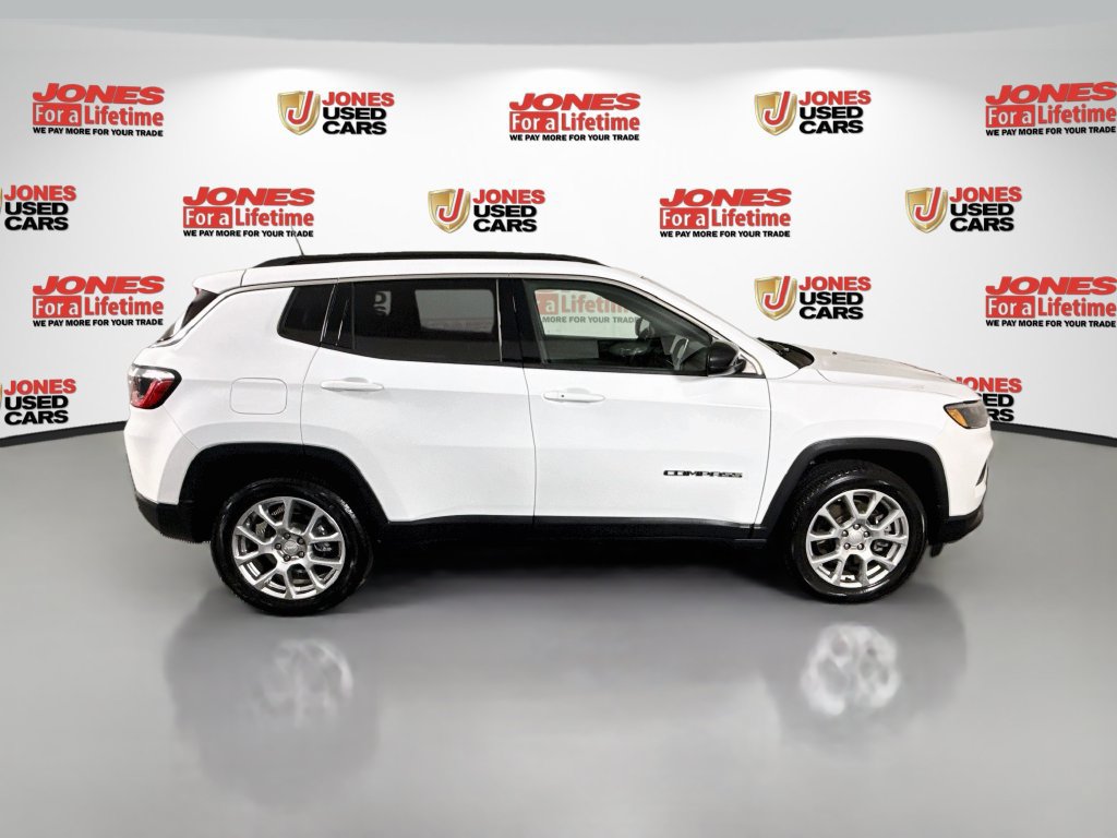 Used 2023 Jeep Compass Latitude AWD/4WD image 16