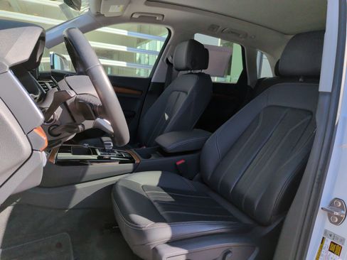 Used 2023 Audi Q5 2.0T Premium w/ Convenience Package image 16