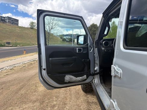 Used 2023 Jeep Gladiator Sport AWD/4WD image 9