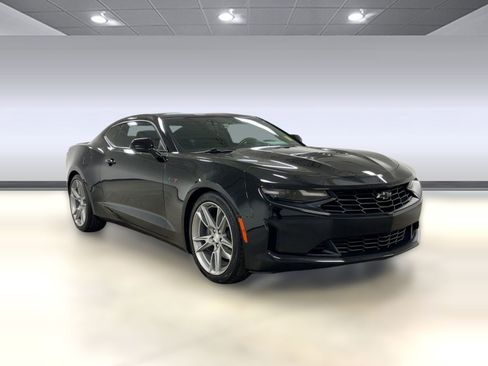 Used 2022 Chevrolet Camaro LT w/ Technology Package image 6