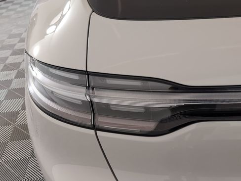 Used 2025 Porsche Macan image 14